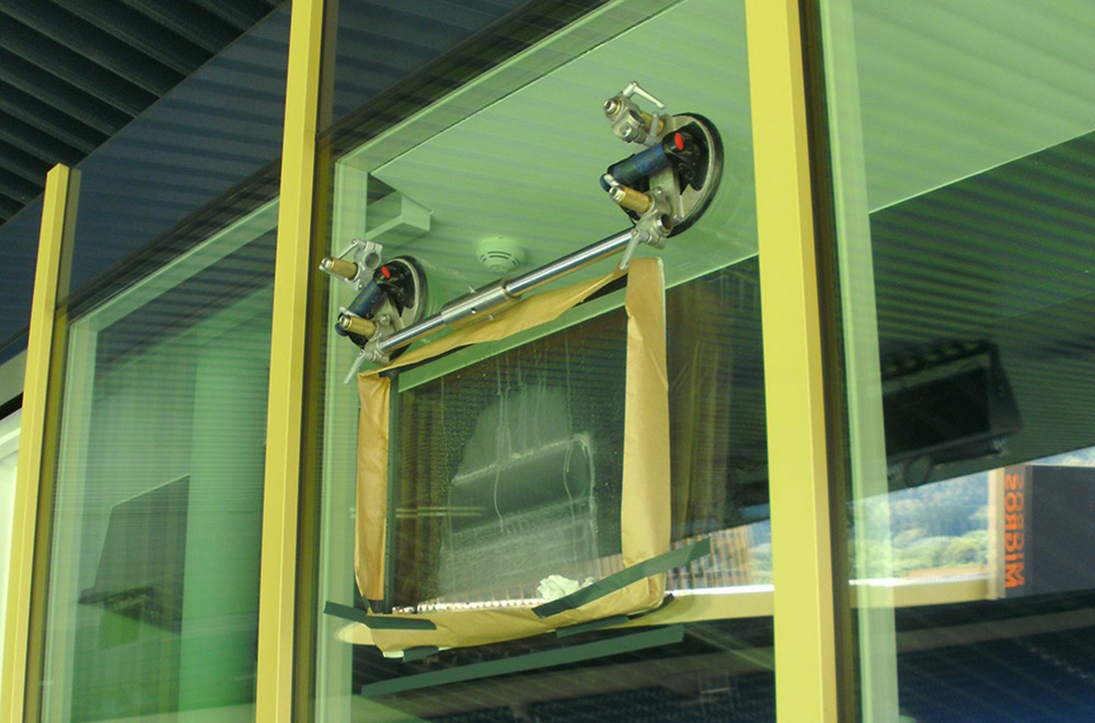 vetrox, glaskratzer, glaskratzer entfernen, glaskratzerentfernung, scratching, graffiti, glass doc, glassanierung, verkratztes glas